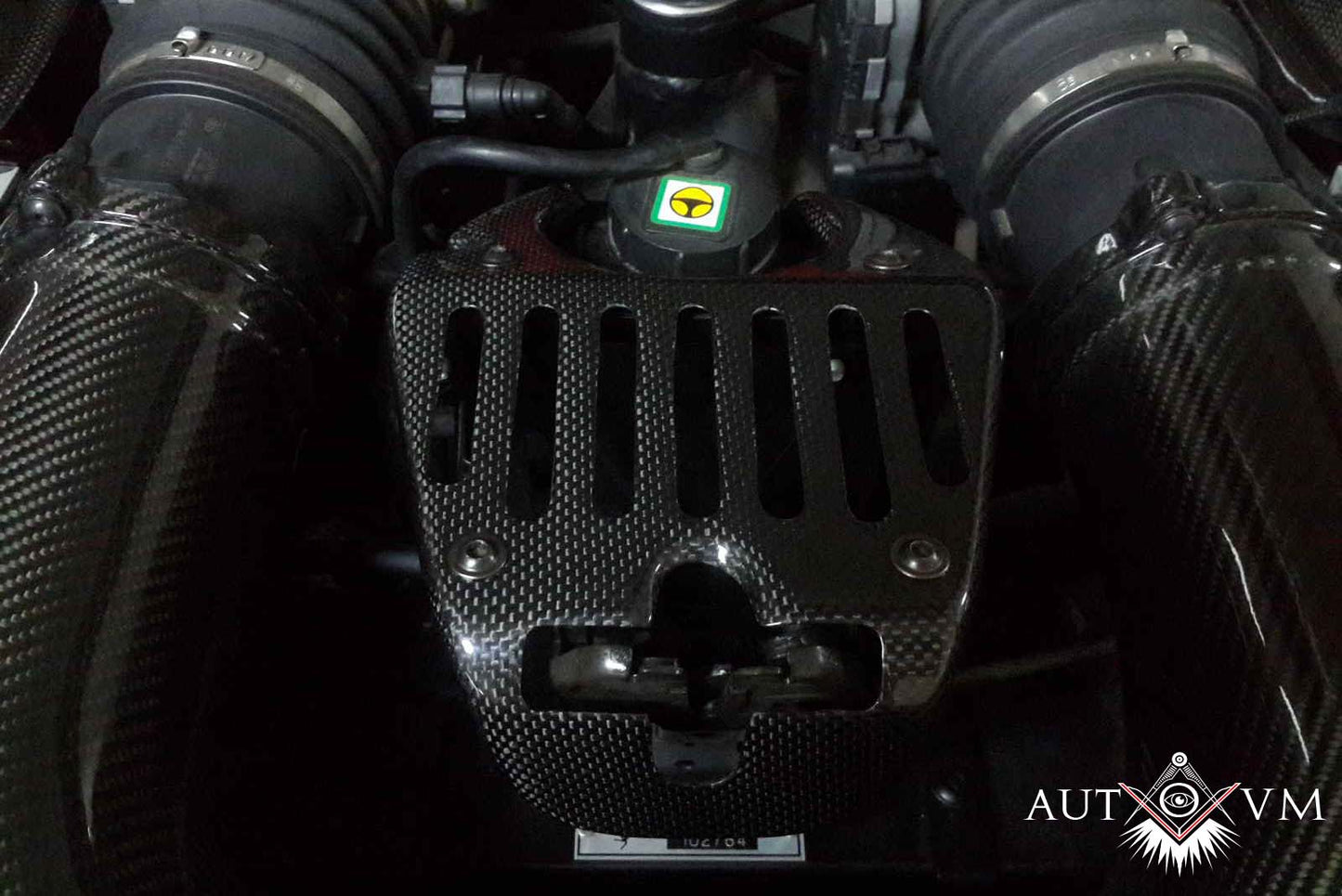 Ferrari 458 Carbon Abdeckung Schloss Fanghaken Motorraum 4