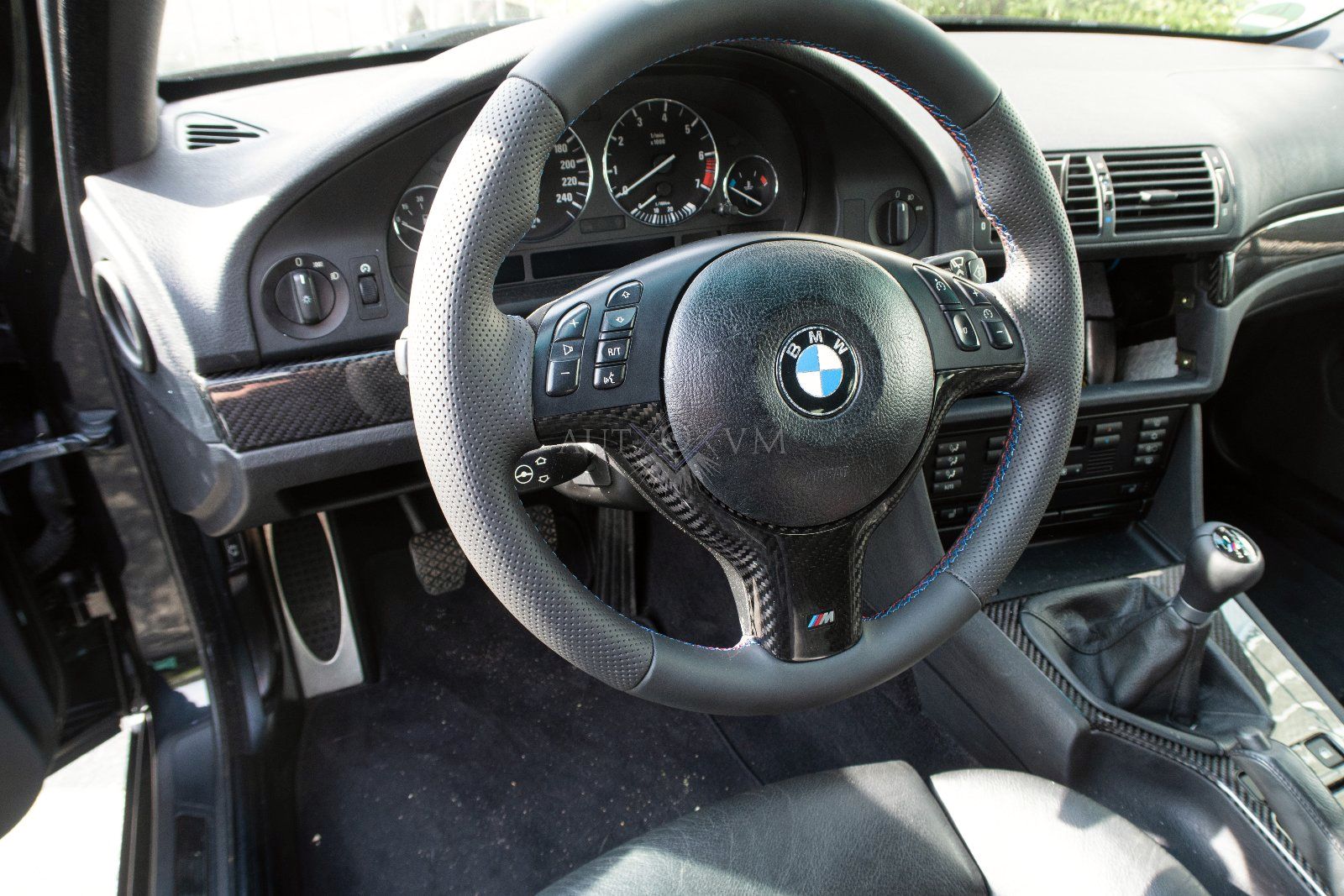 Fermoir de volant en carbone BMW E39 E46 M5 M3 3er 5er – AutoVM Composites